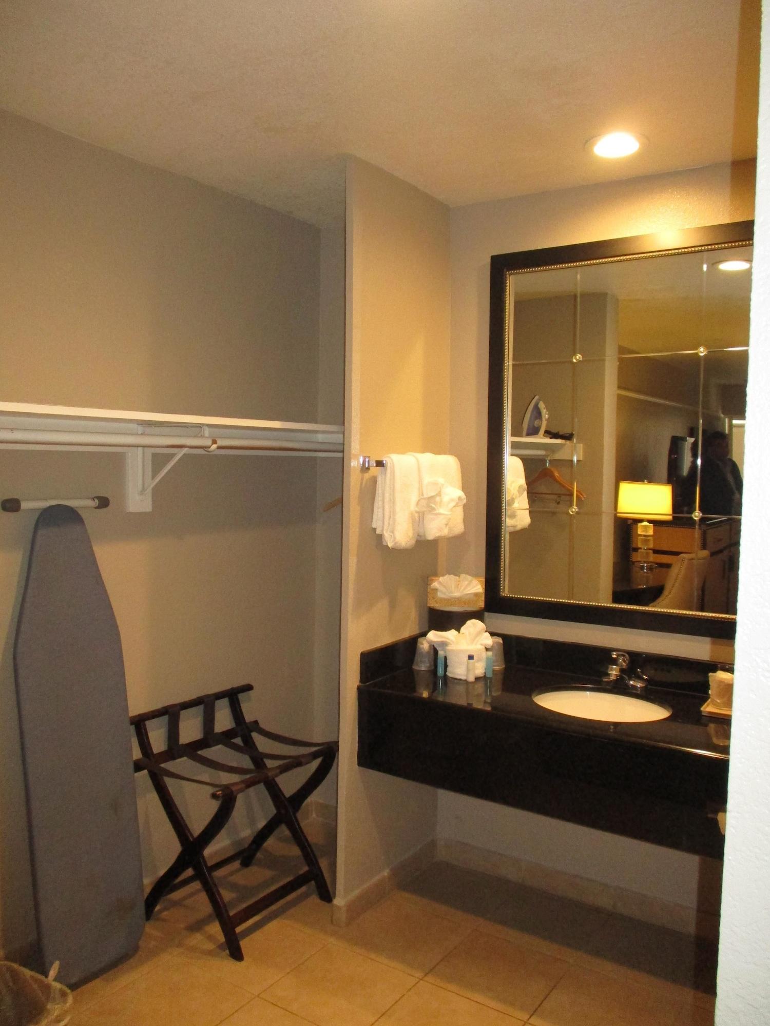 Surestay By Western Anaheim Hotel