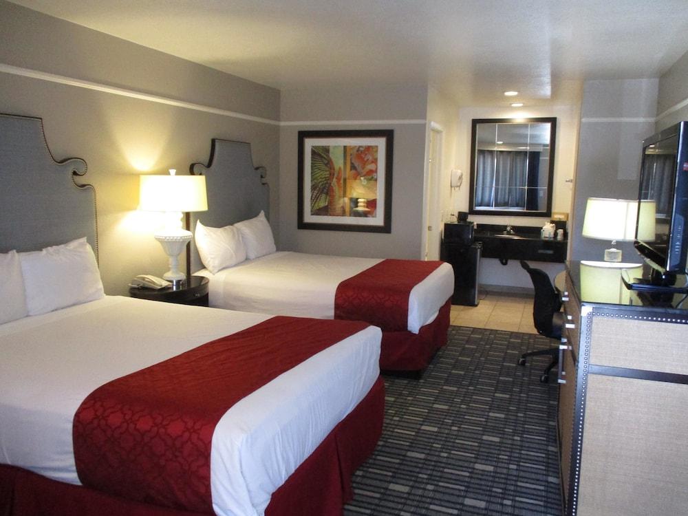Surestay By Western Anaheim 3*
