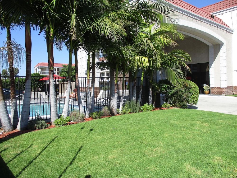 Surestay By Western Anaheim