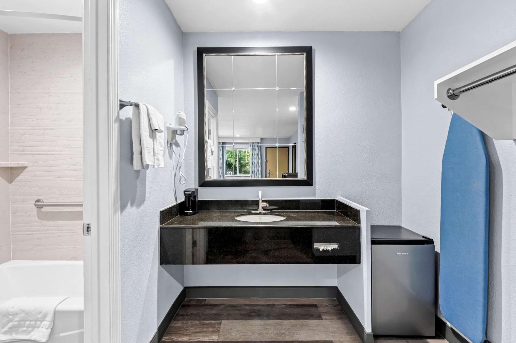 Surestay By Western Anaheim