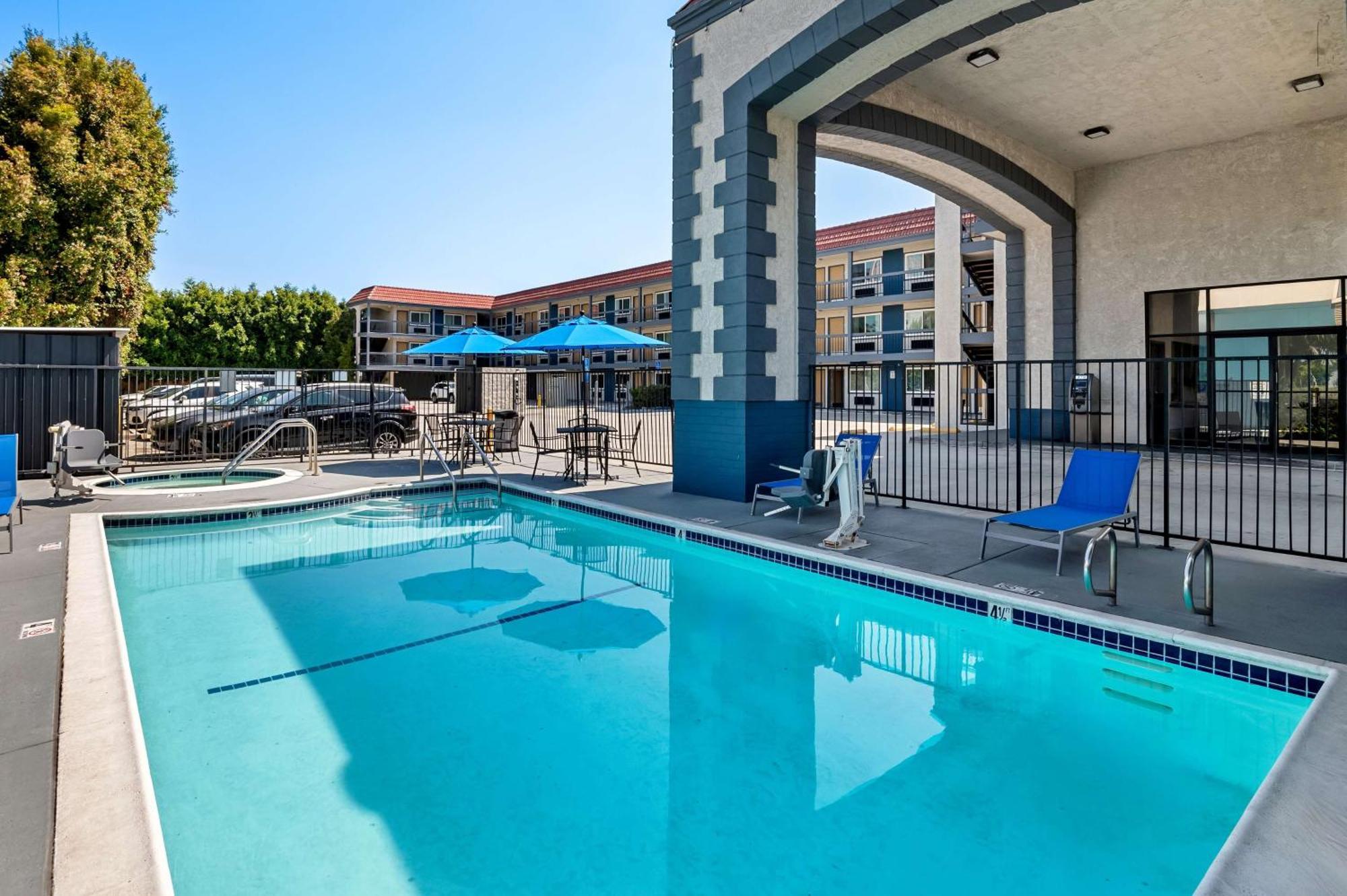 Hotel Surestay By Western Anaheim 3*